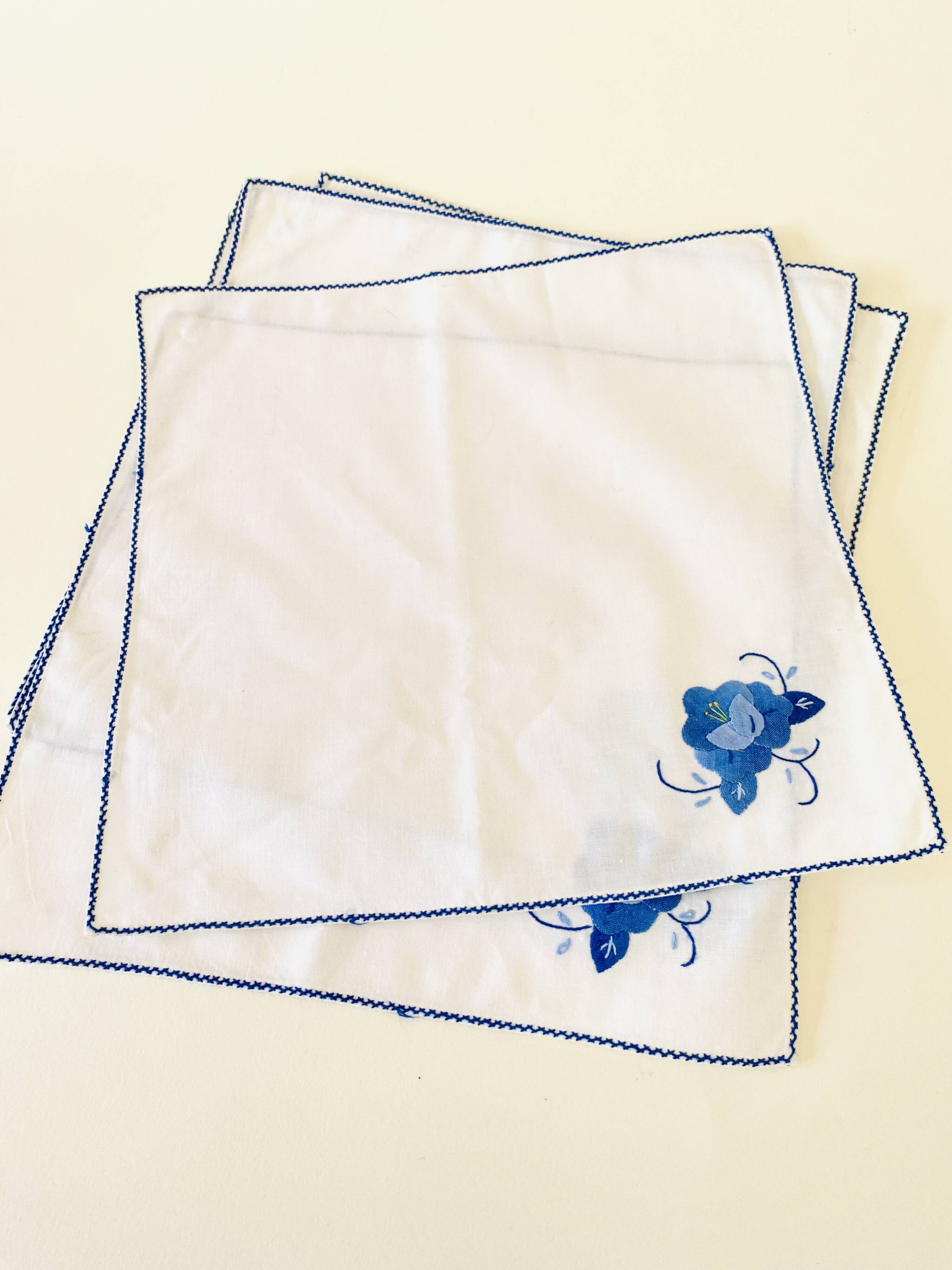6 embroidered percal napkins, 28 cm