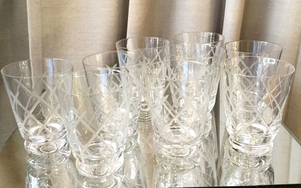 Suite of 11 port or digestive glasses in engraved glass from the 1930-1940