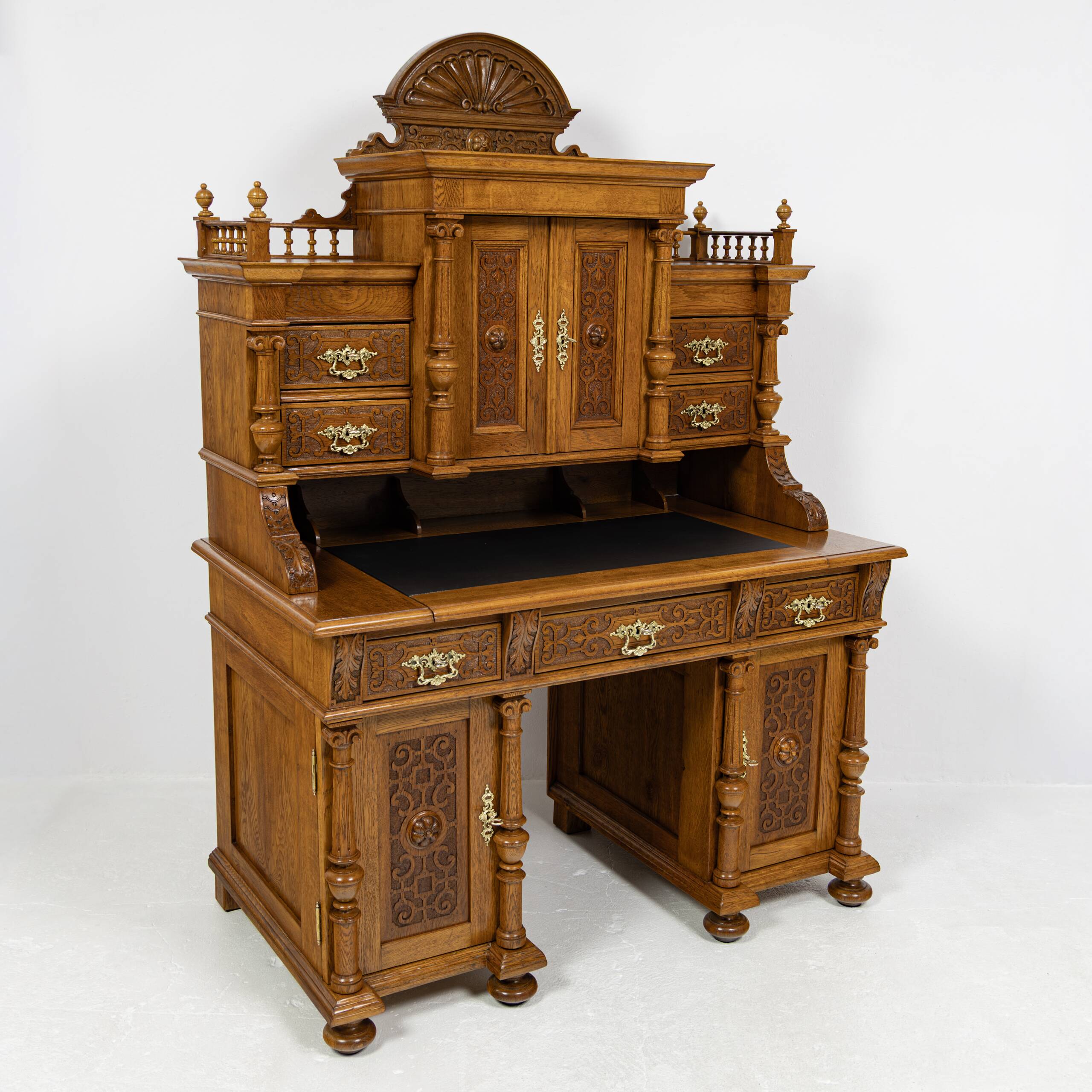 Grand Neo-Renaissance ministerial desk with steps in oak - circa 1880-1890