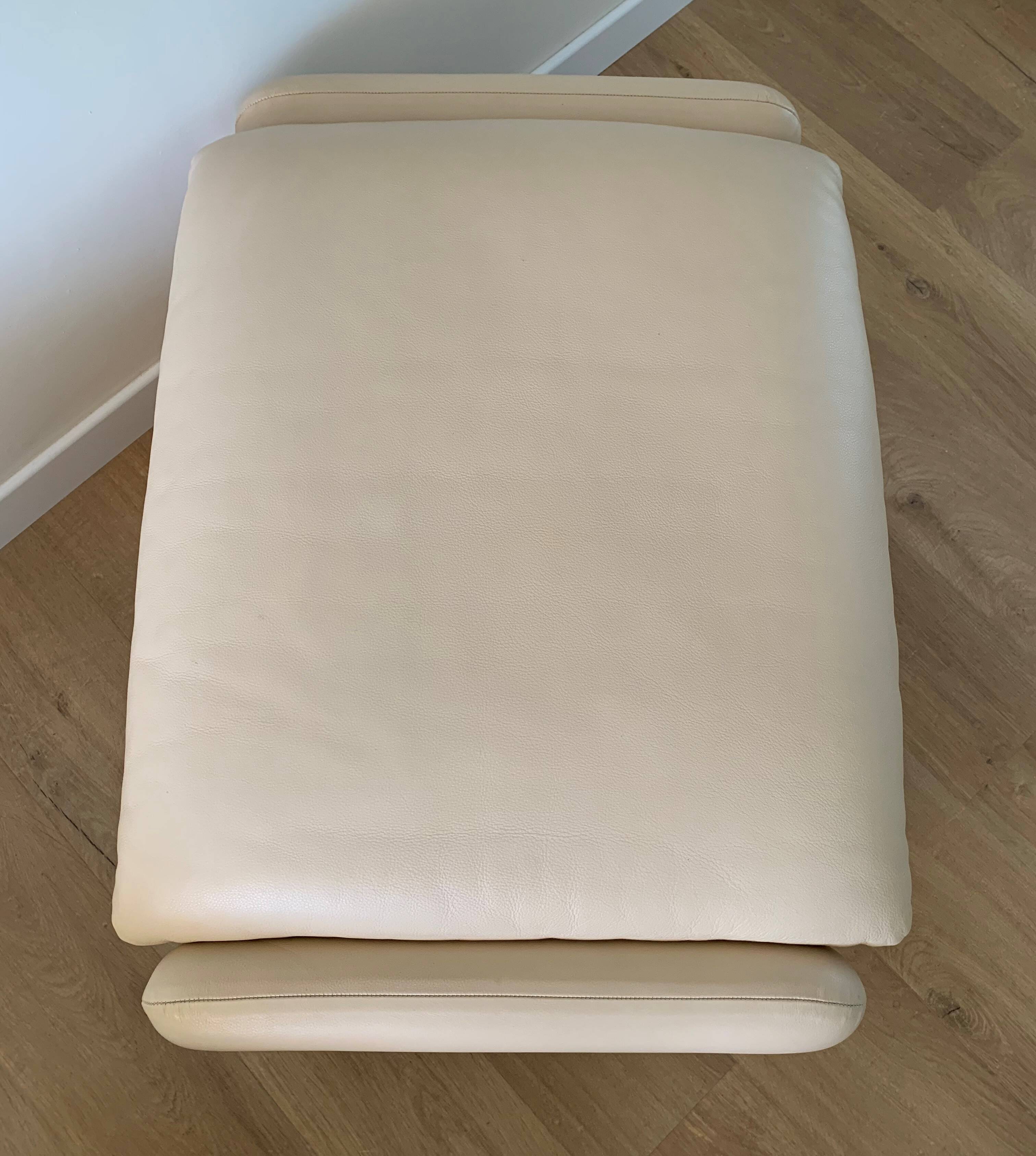 Ottoman Maralunga in leather Cassina