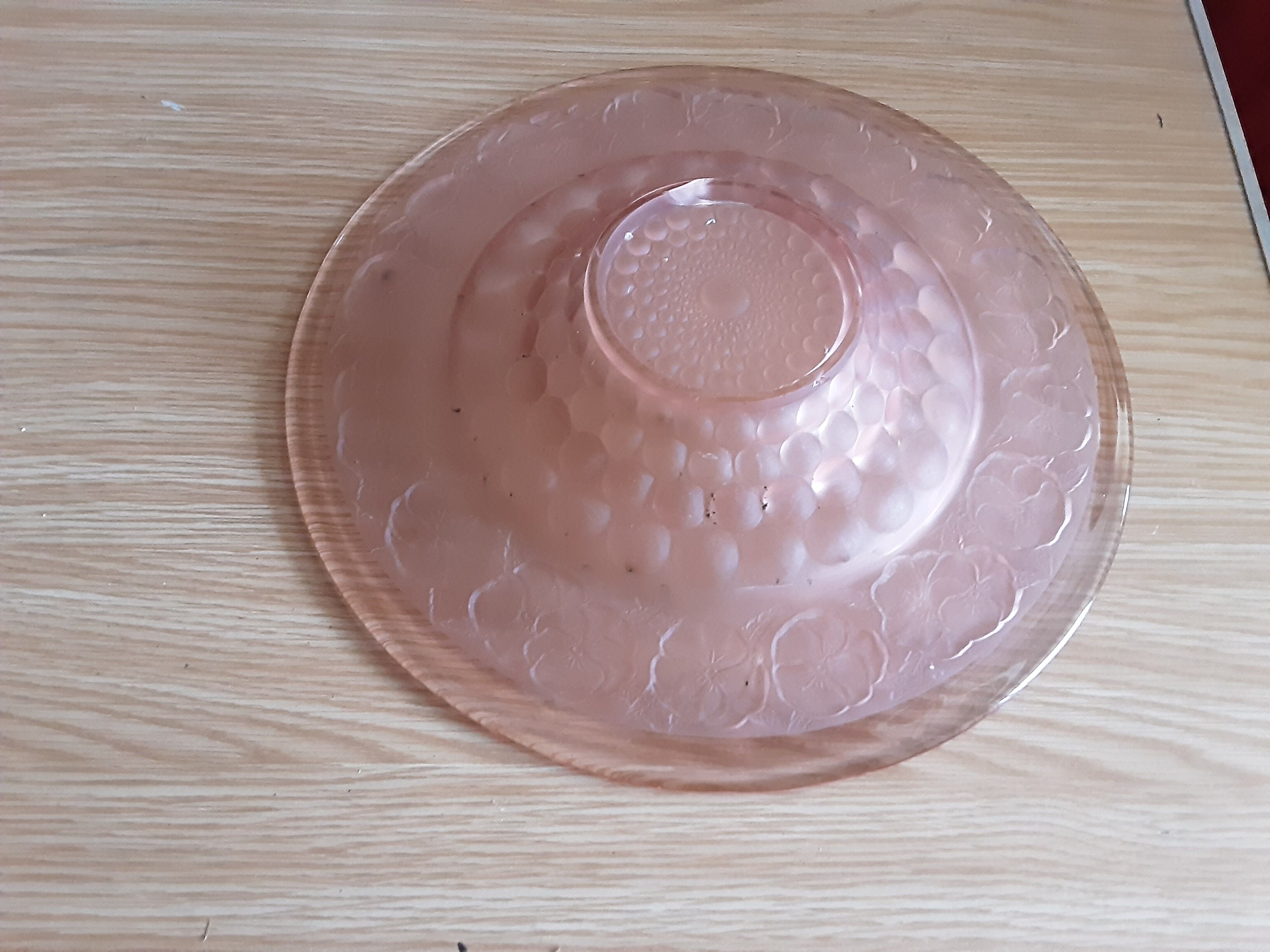 Glass cutting press decorated with thoughts