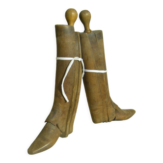 Embauchoirs anciens pour bottes