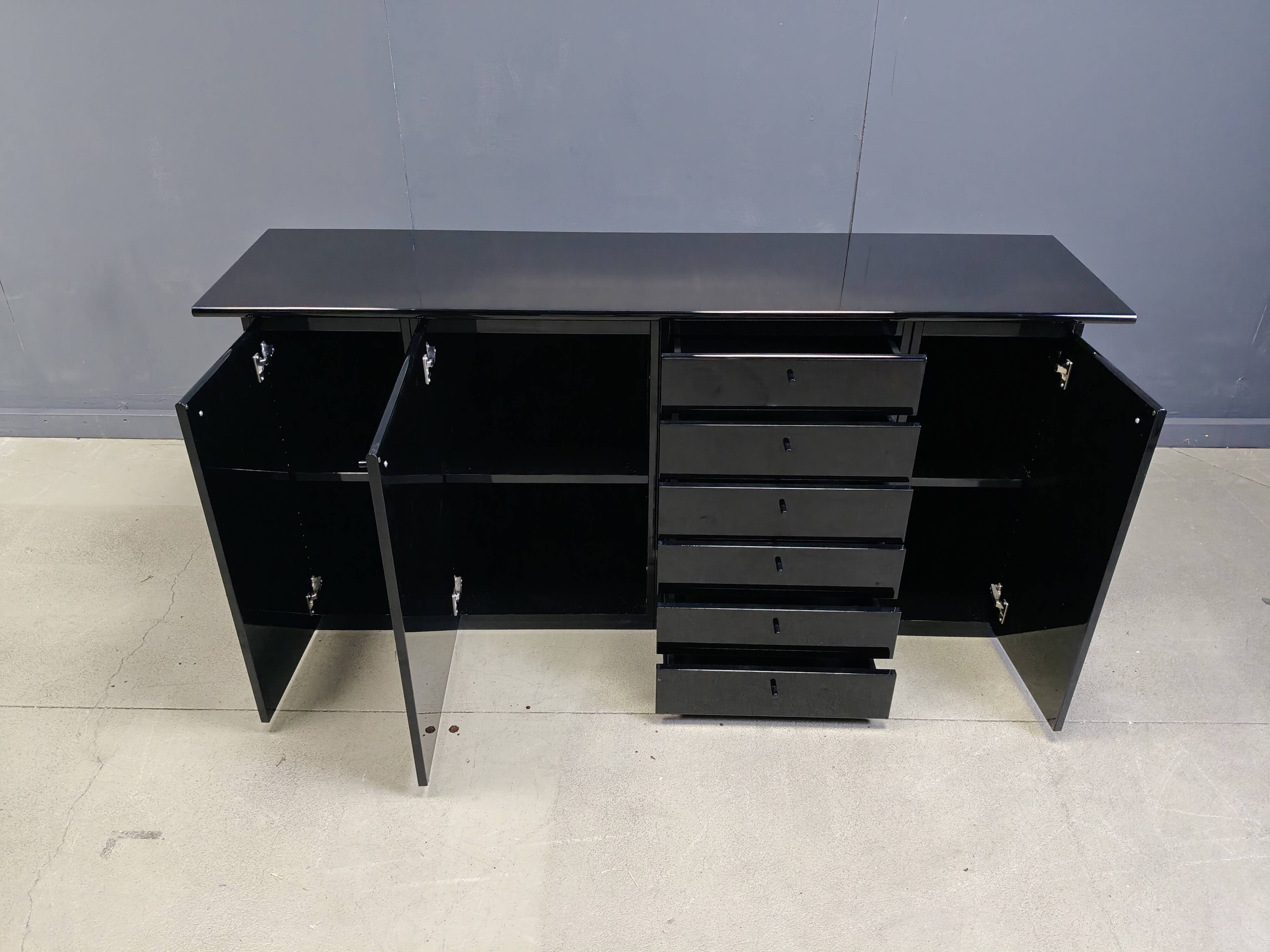 Vintage Italian Gloss sideboard, 1970s