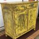 Buffet patiné jaune