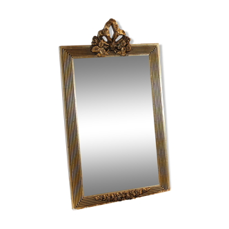 Small rectangular mirror in gilded wood with a pediment decorated with flowers