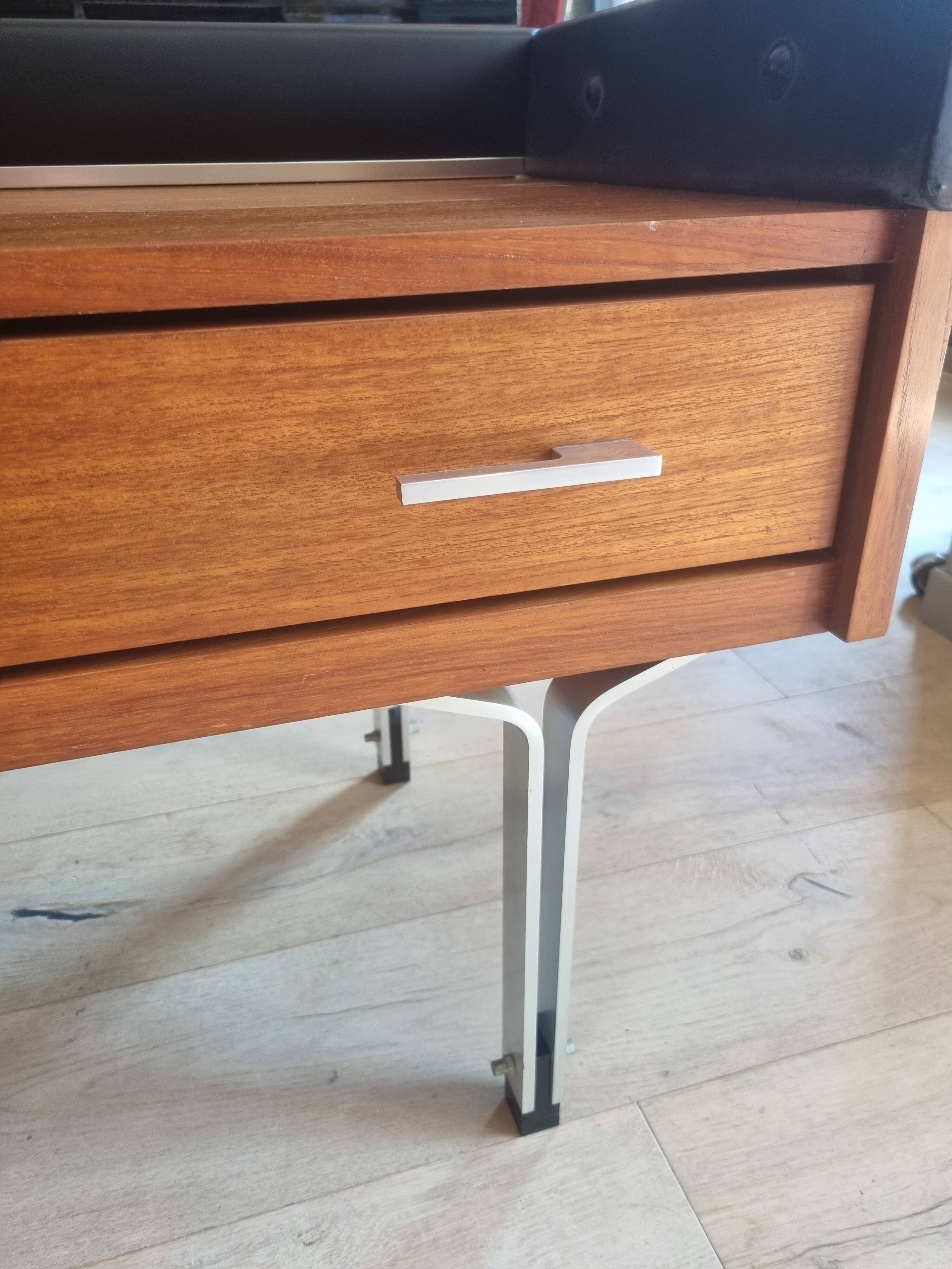 Dressing table with its mirror