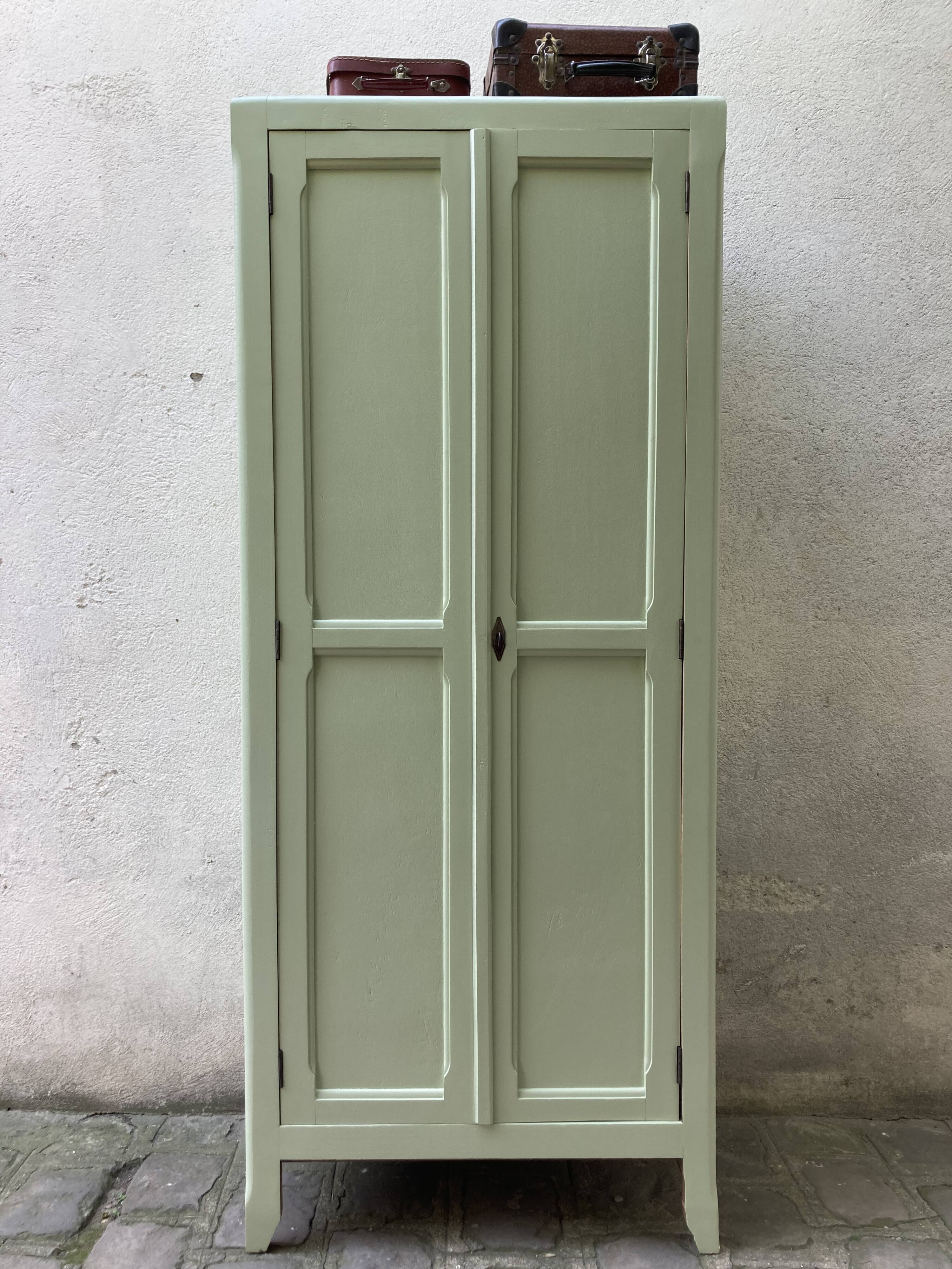 Parisian linden cabinet