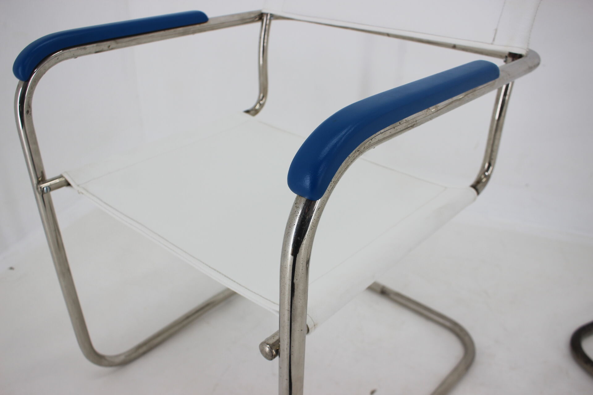 1930s Marcel Breuer Set of  B10 Bauhaus Tubular Table  and B34 Armachairs by Mucke Melder, CZ