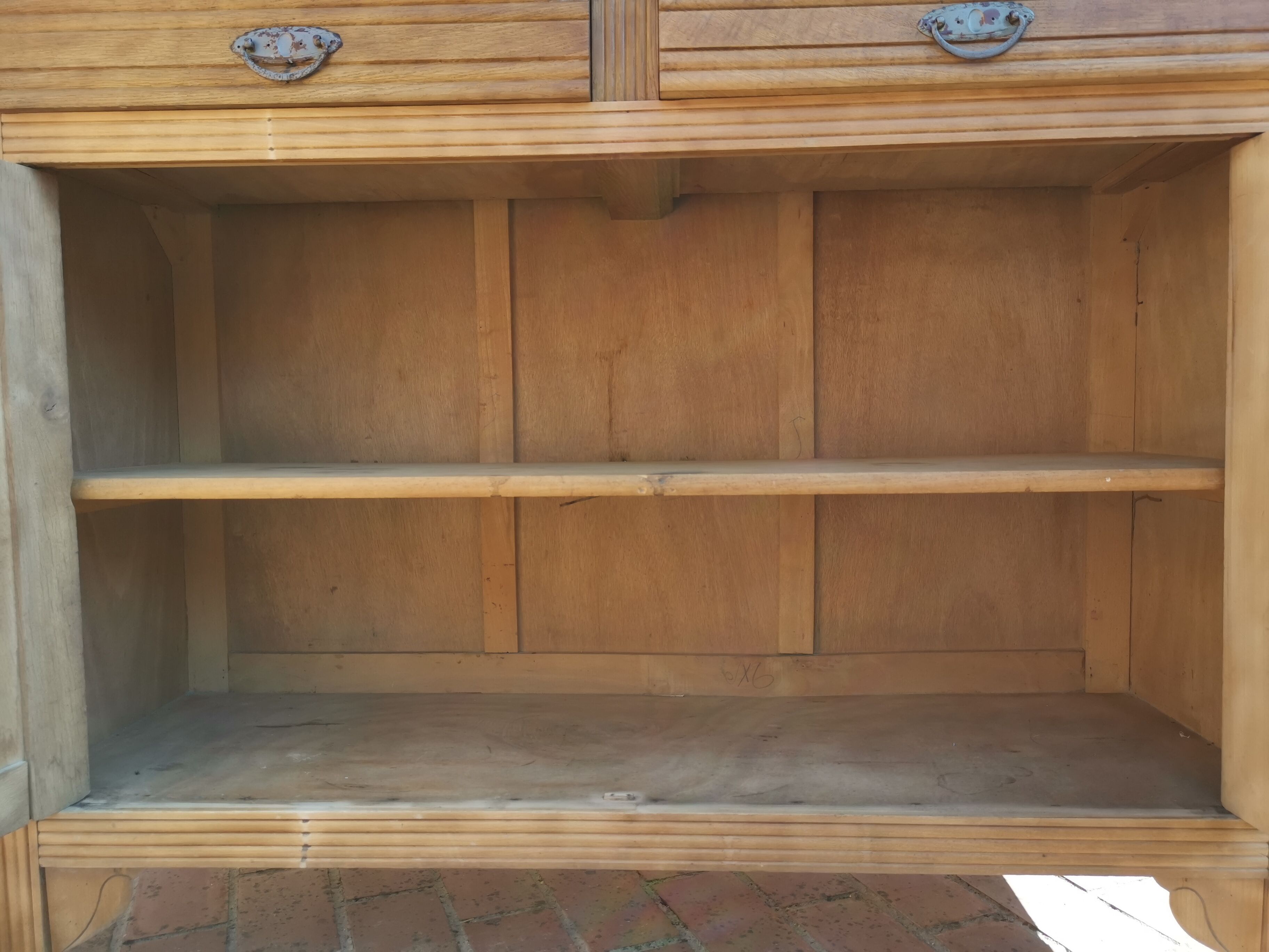 Parisian floral pattern buffet