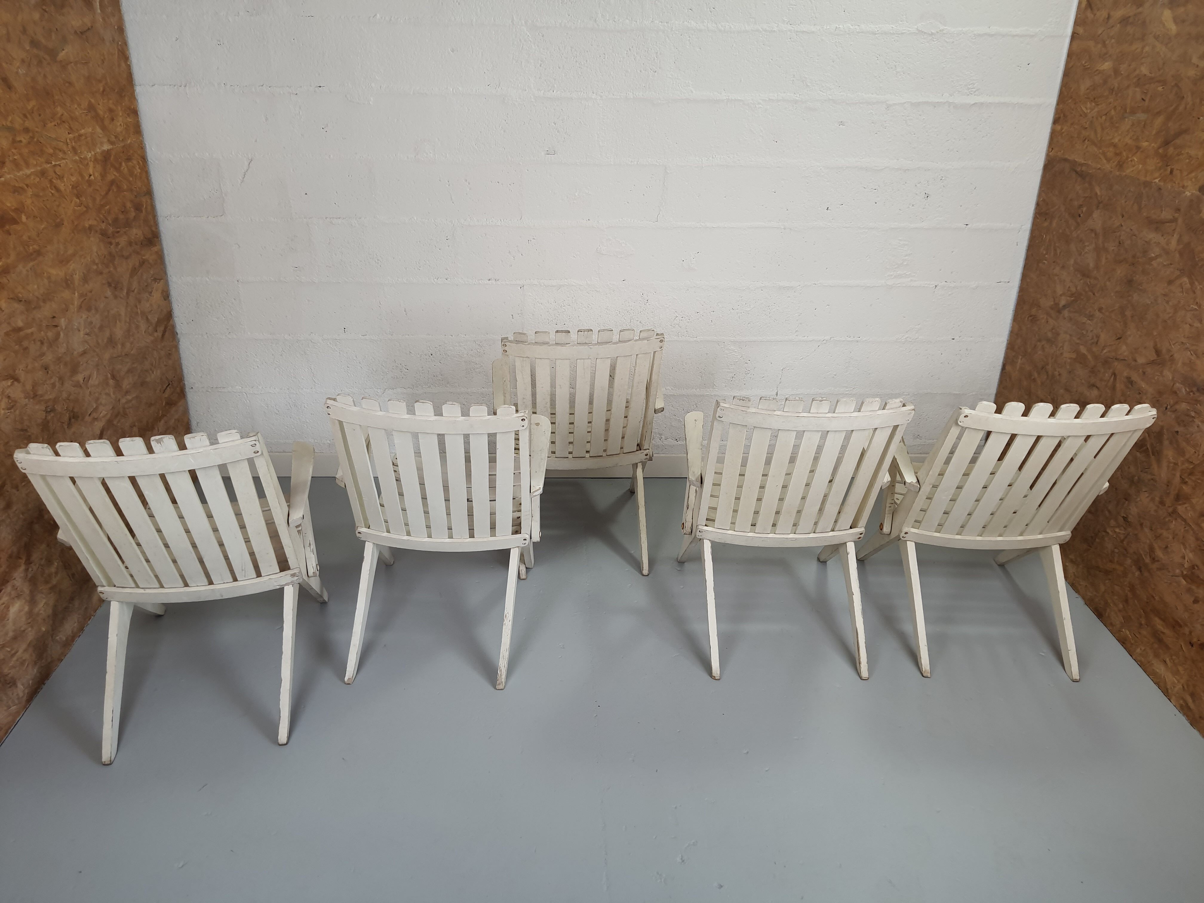 Lot 5 garden armchairs in vintage white wood