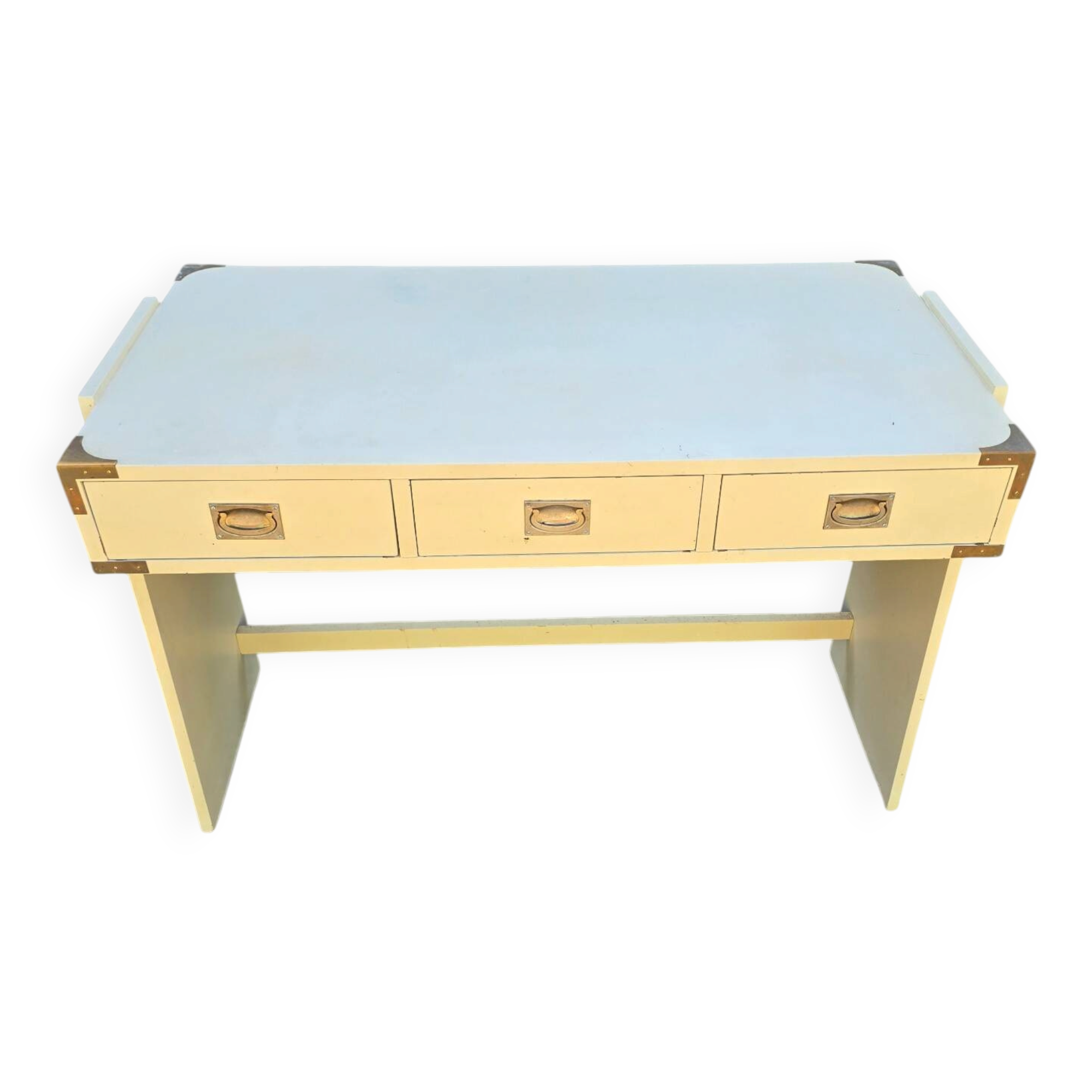 Bureau vintage en bois laqué crème et laiton