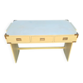 Bureau vintage en bois laqué crème et laiton