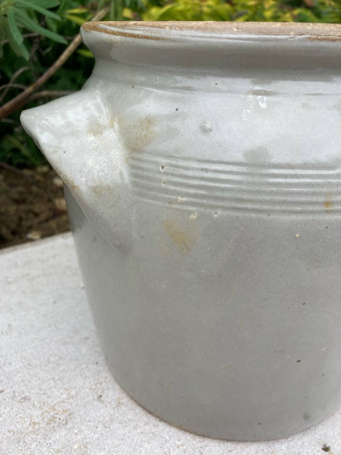 Light grey ceramic jar