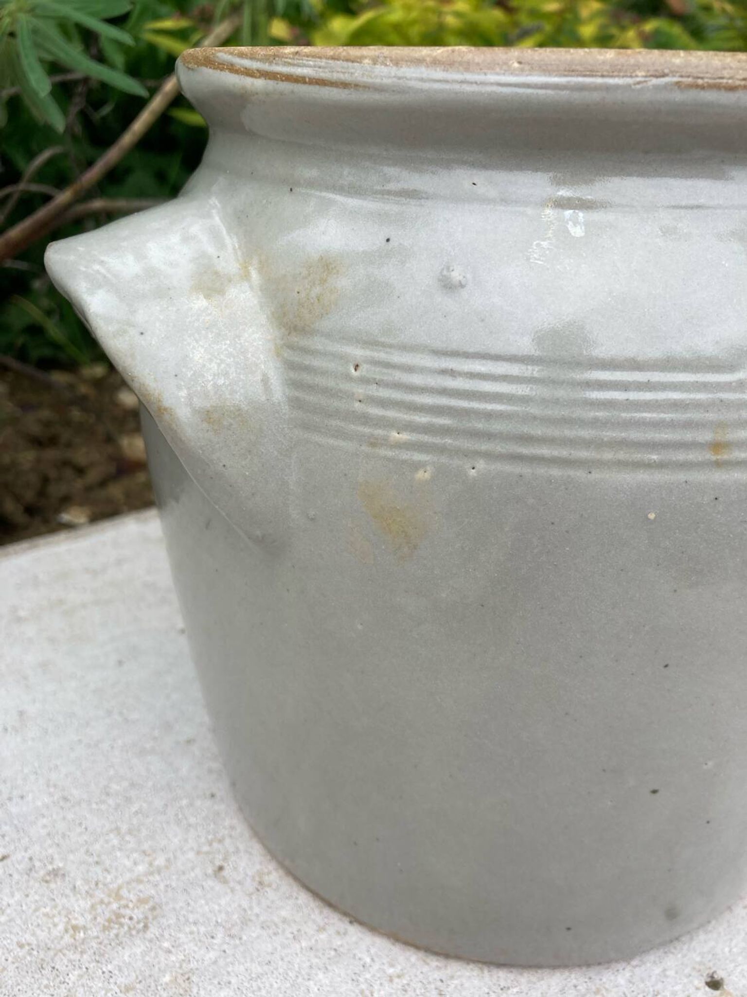 Light grey ceramic jar