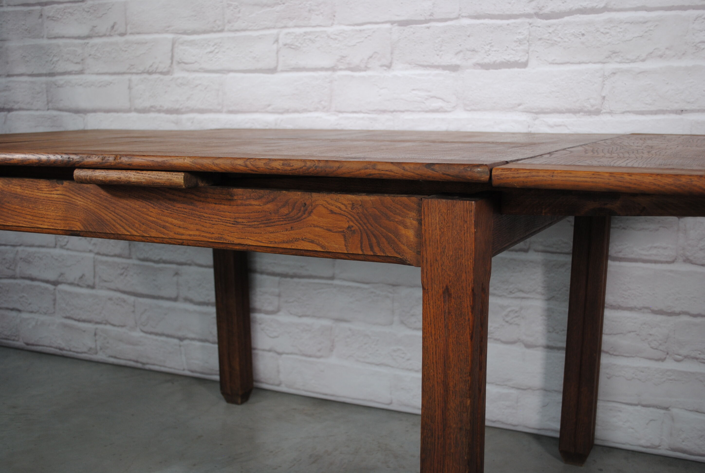 Expandable table 1950