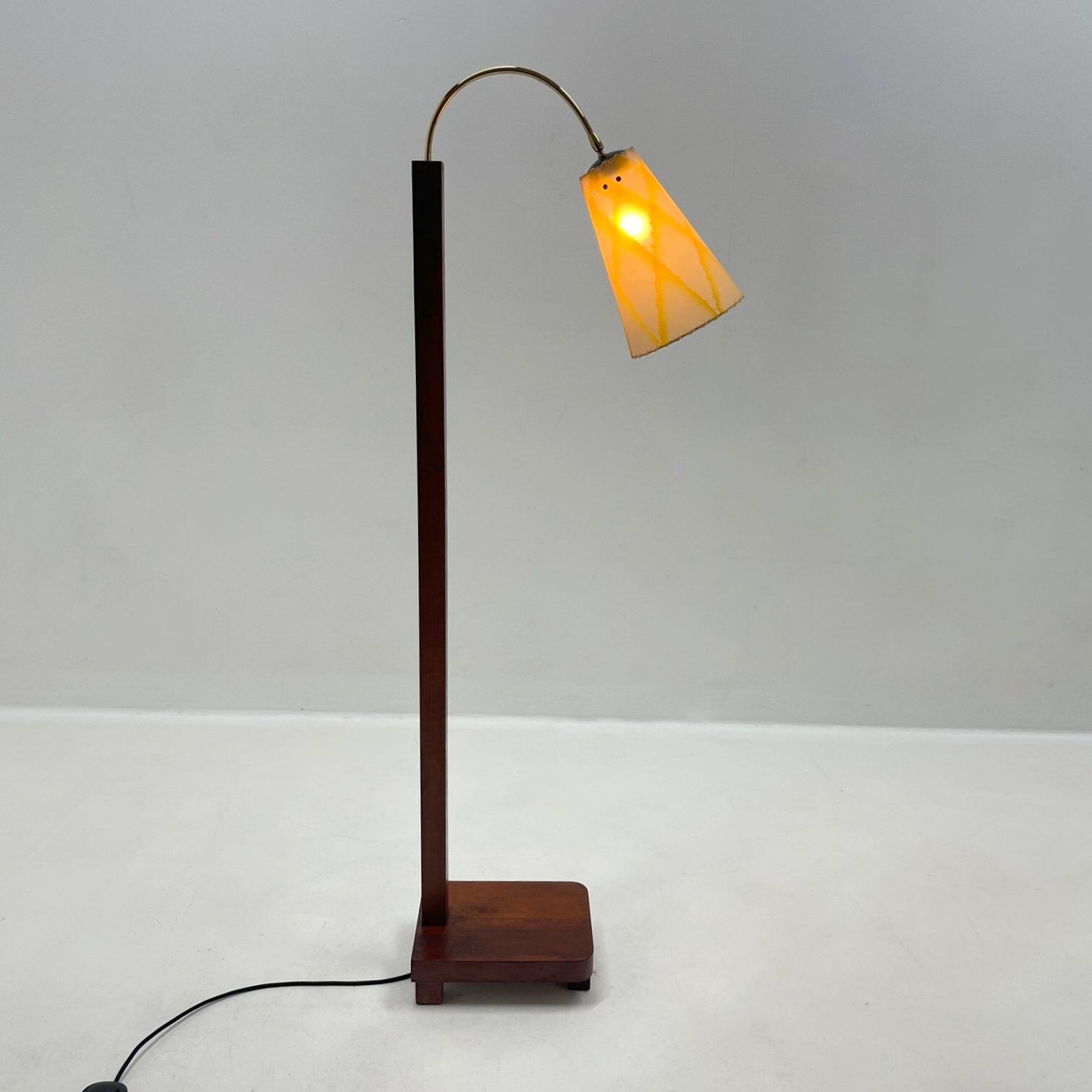 Lampadaire en bois et laiton des années 1950, Allemagne