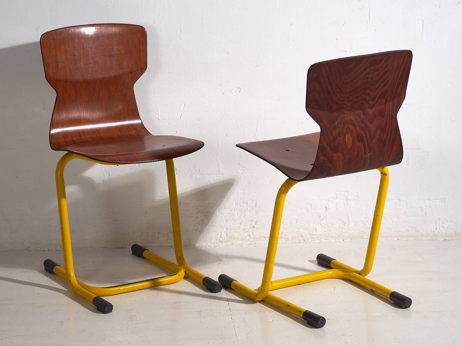 Retro yellow dining chairs (circa 1950). Set of 4 pieces.