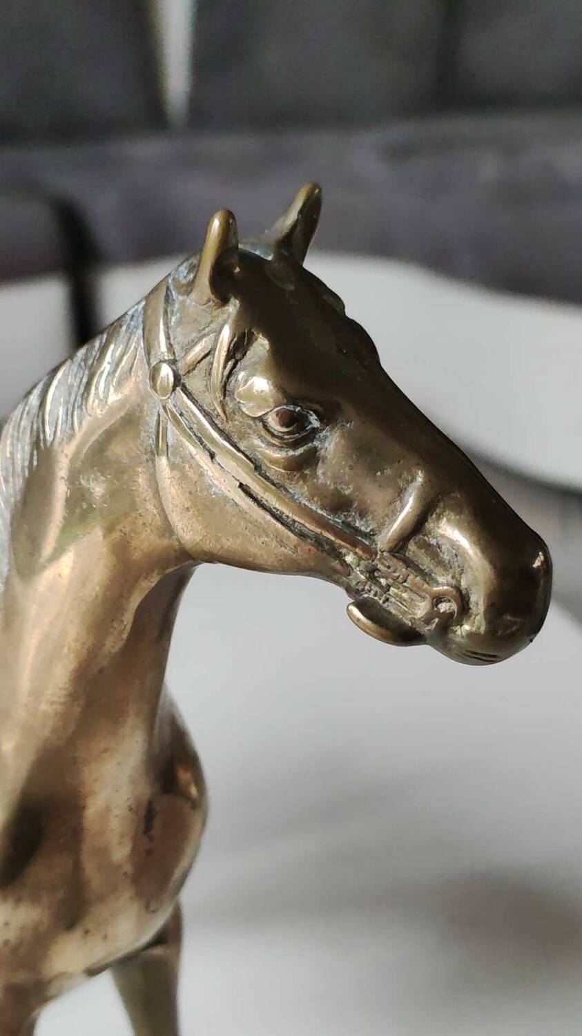 Sculpture Cheval vintage en position d arrêt/observation, en laiton massif. 23 x 19 cm
