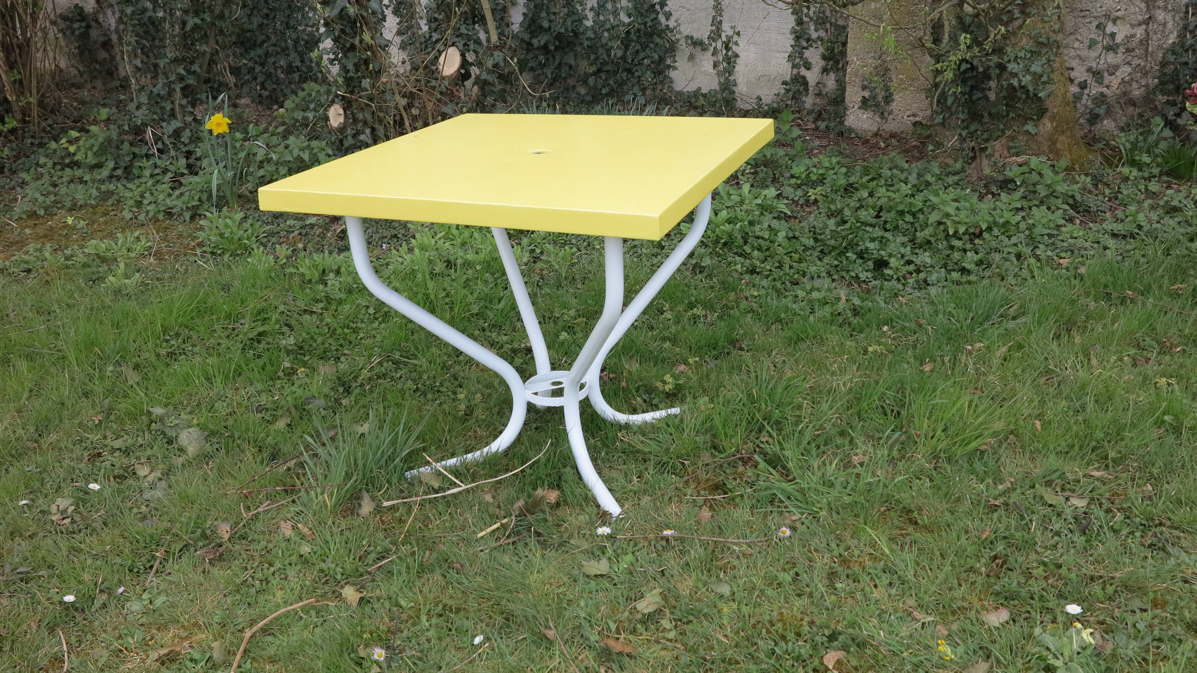 set of table and 4 chairs for garden or terrace in painted metal