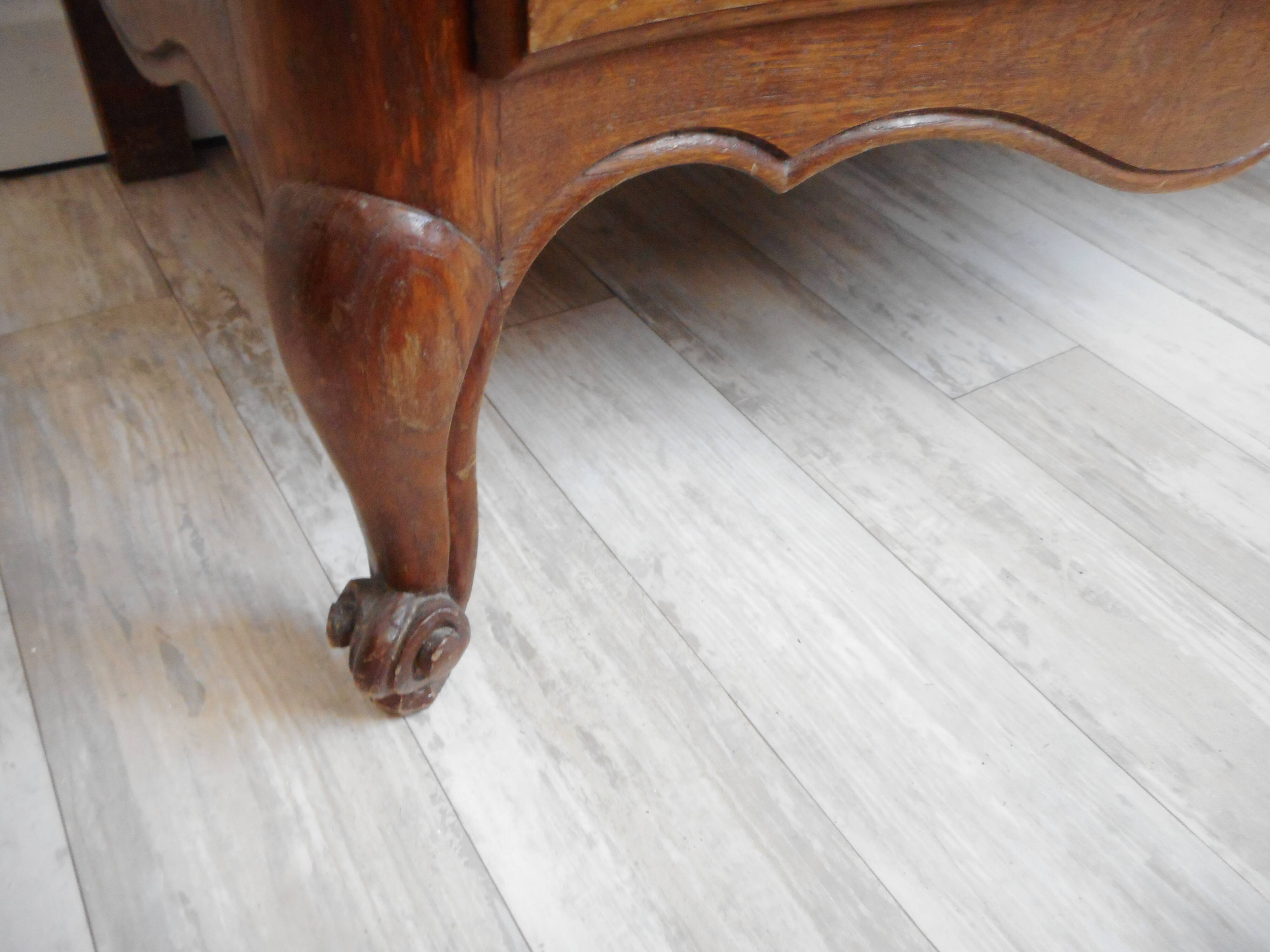 3-drawer wooden chest of drawers