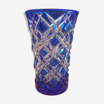 Vase en verre gravé bleu années 1980