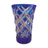 Vase en verre gravé bleu années 1980