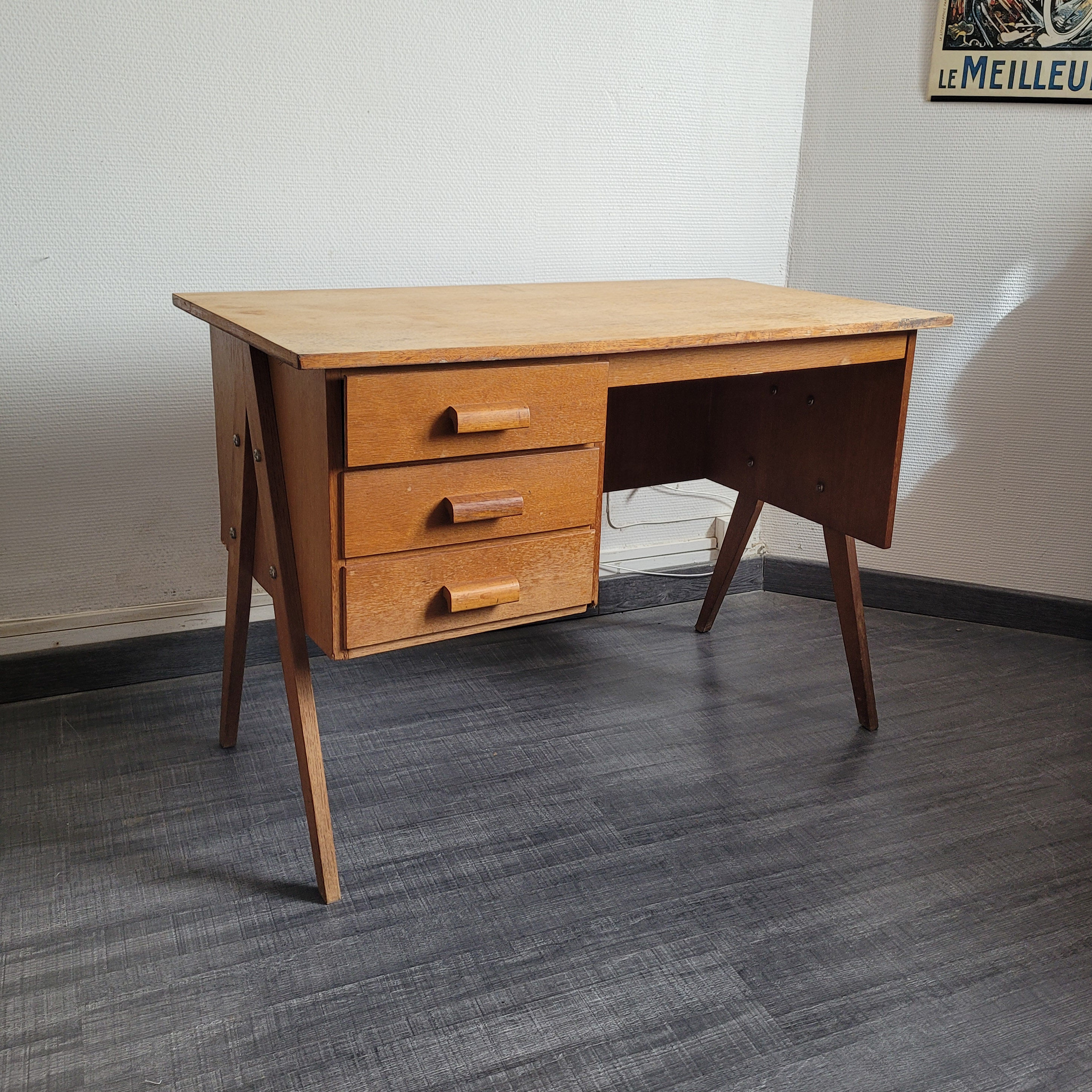 Scandinavian office 50s/60 feet compass