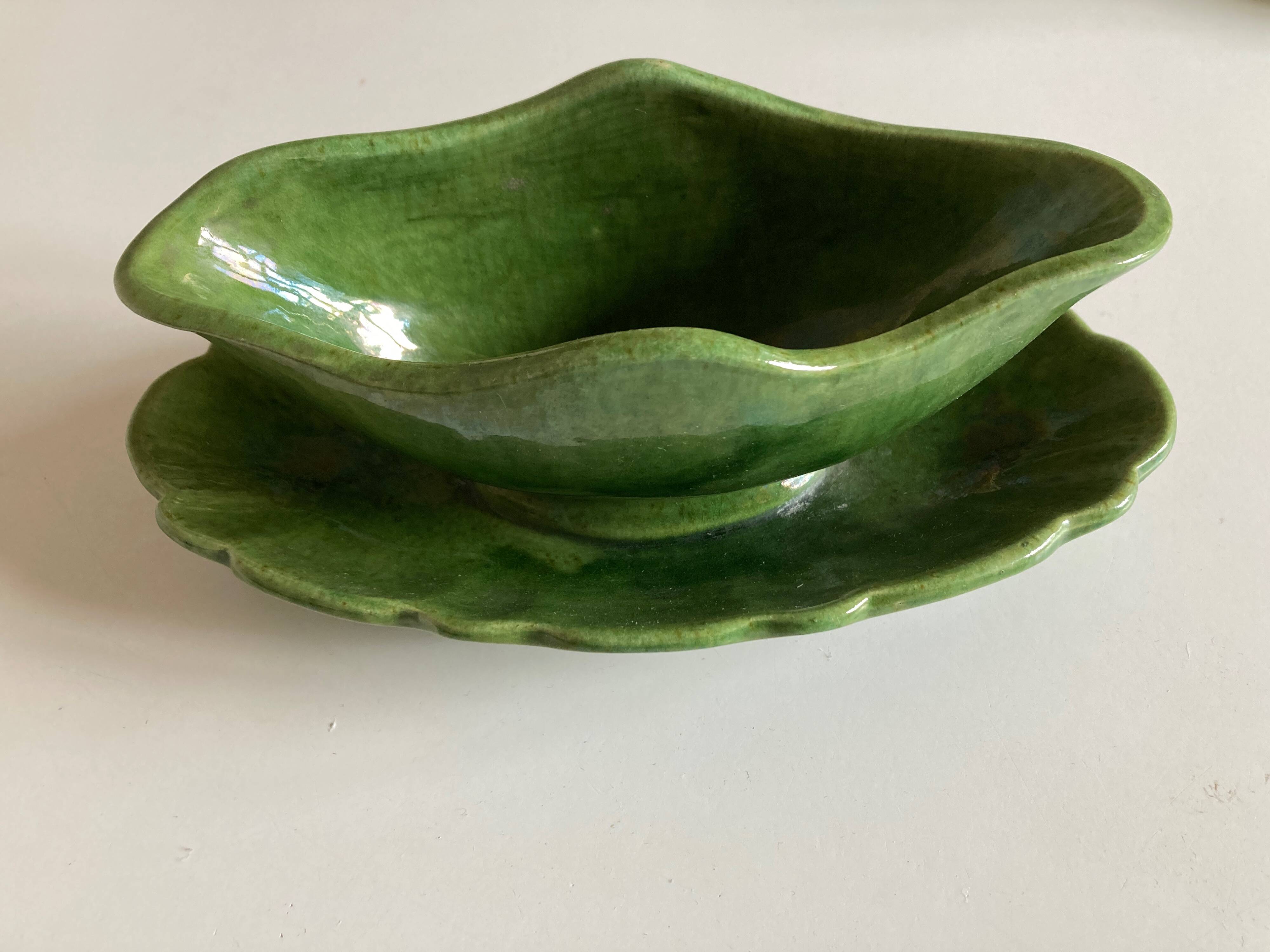 Glazed clay sauce with neoclassical festoons Aegitna Vallauris 1950