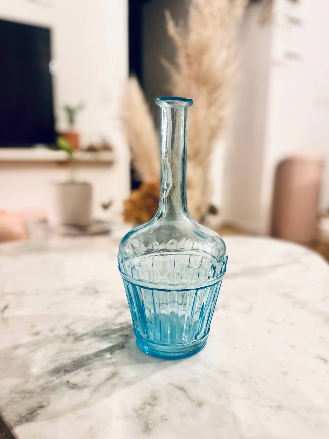 Bouteille bleue en verre