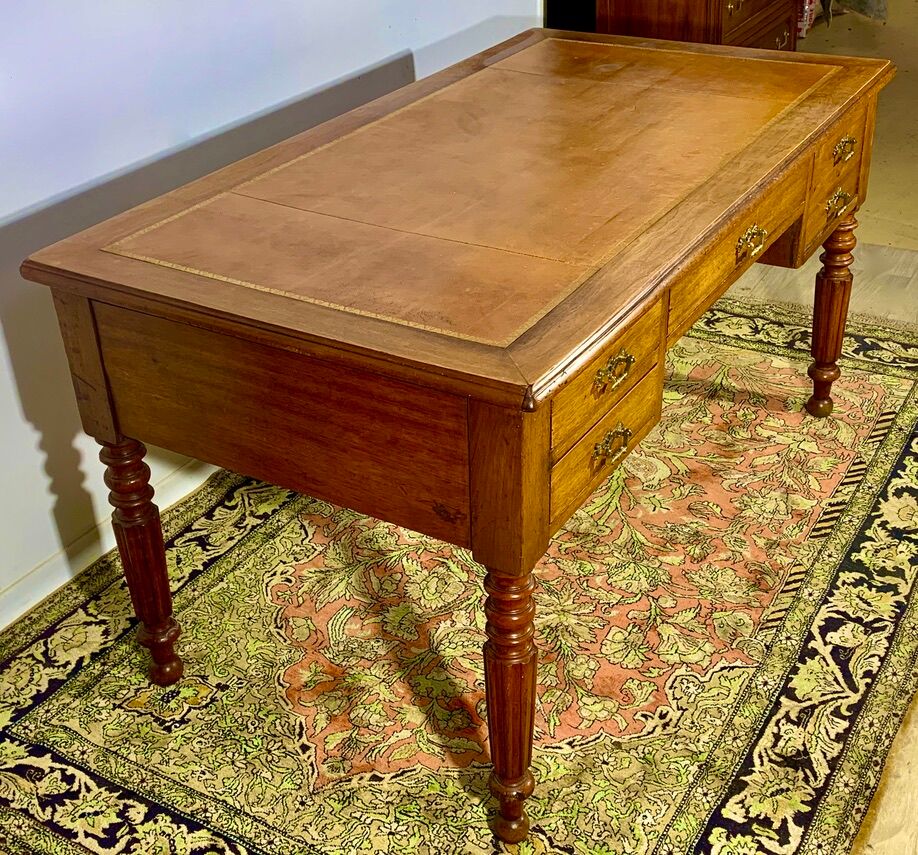 Antique desk, 4 drawers, gilded leather with small irons