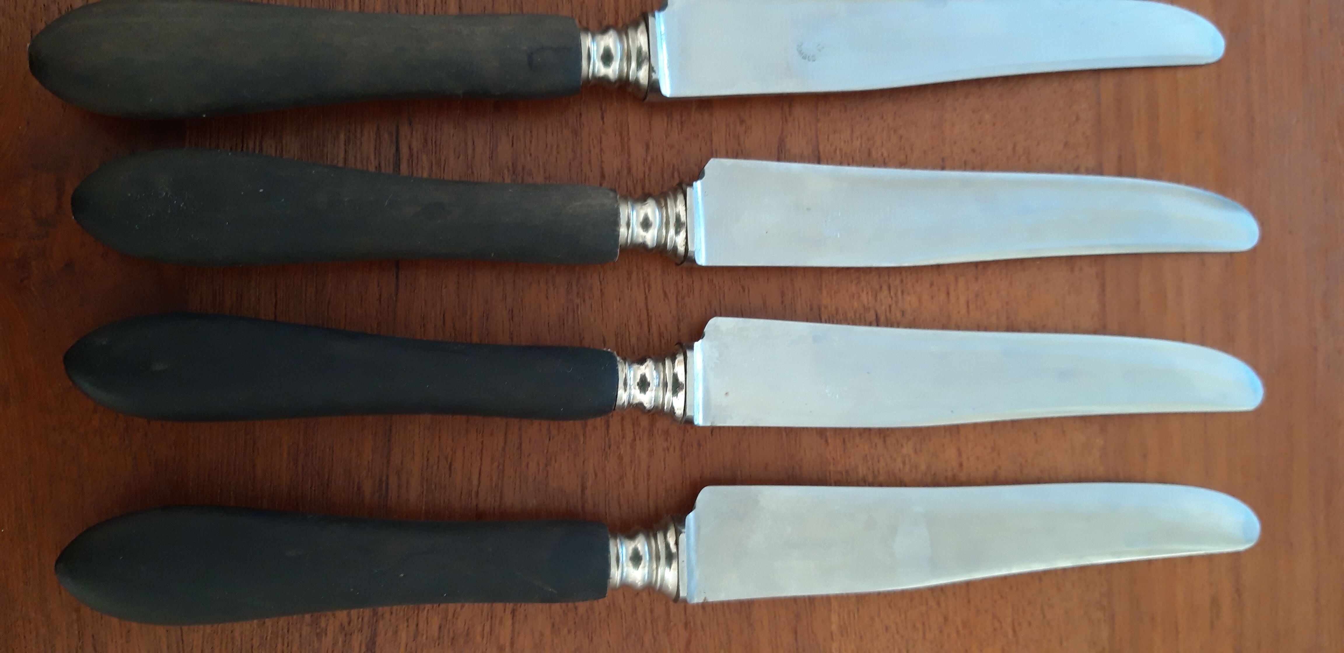 12 knives au gaulois blackened wooden handle