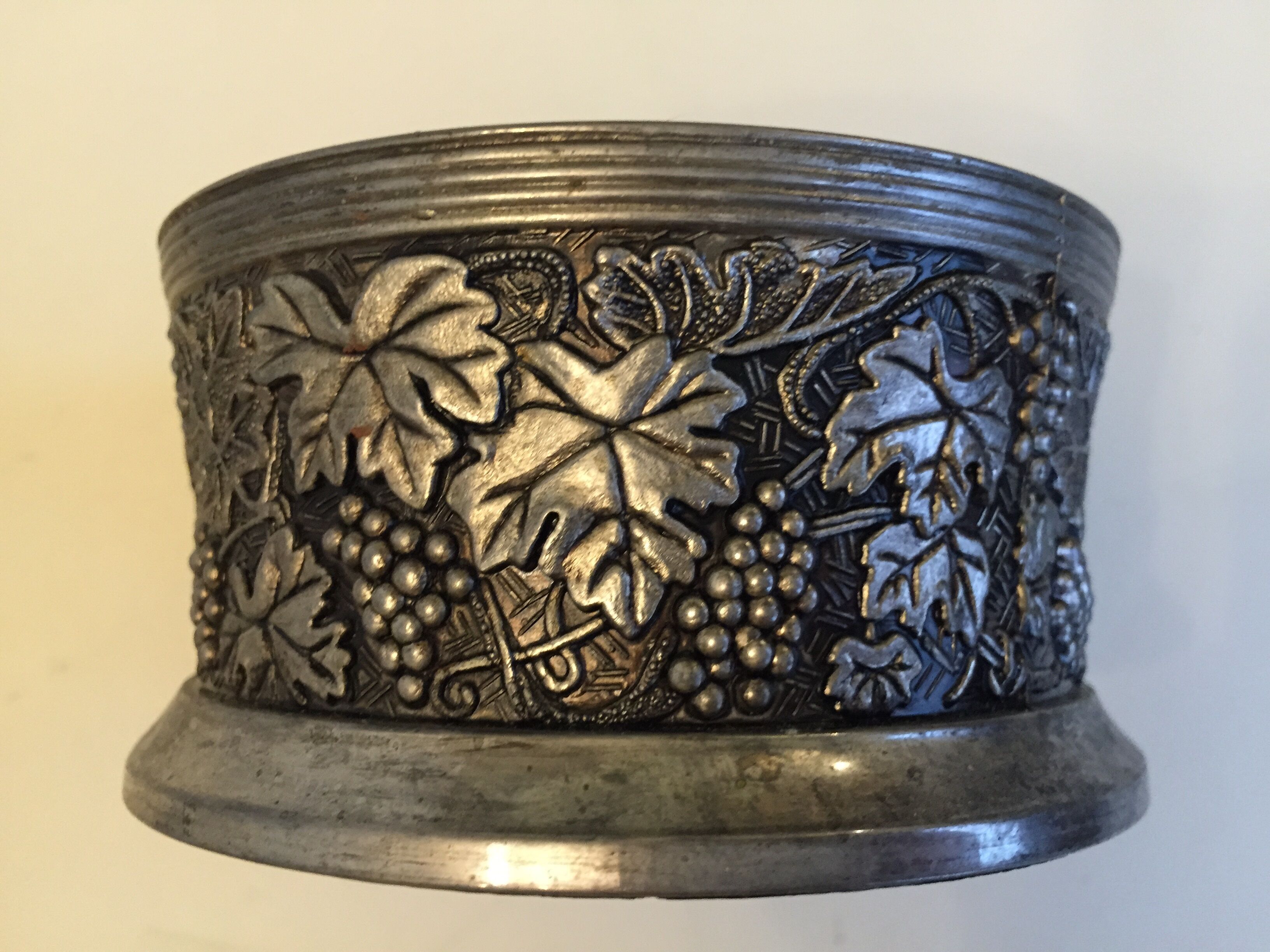 Silver metal bottle mat