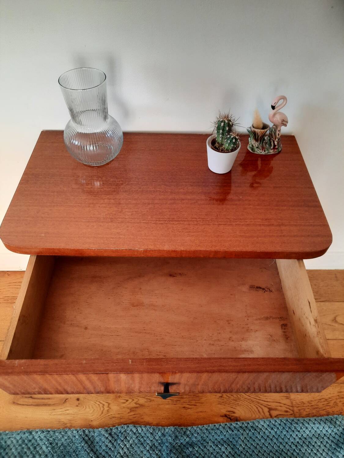 Petit meuble-chevet vintage pieds compas