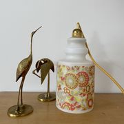 Baladeuse globe vintage en opaline avec motifs