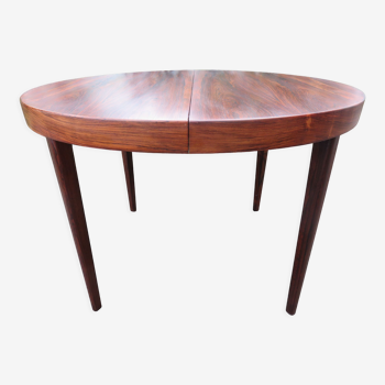 Round table with integrated extensions, rosewood. 1970