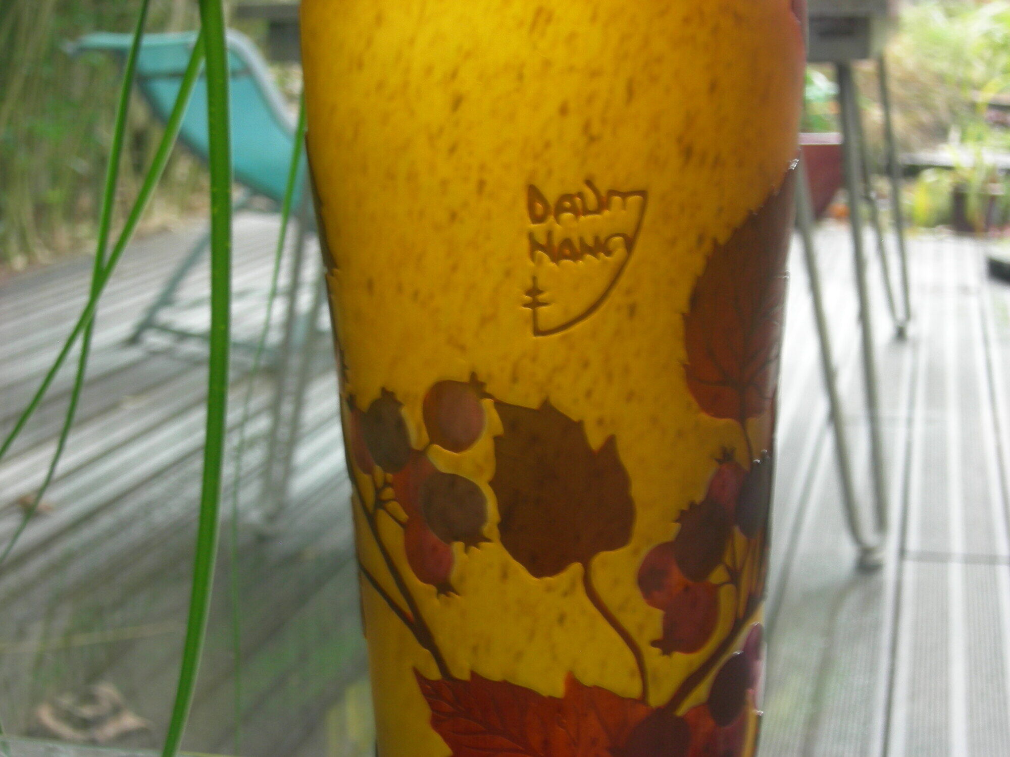 Daum Nancy's art nouveau-style vase with red brown with rosehip decoration