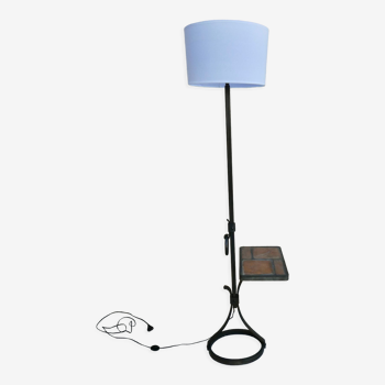 Lampadaire en fer forgé avec tablette en grès décor herbier, années 60