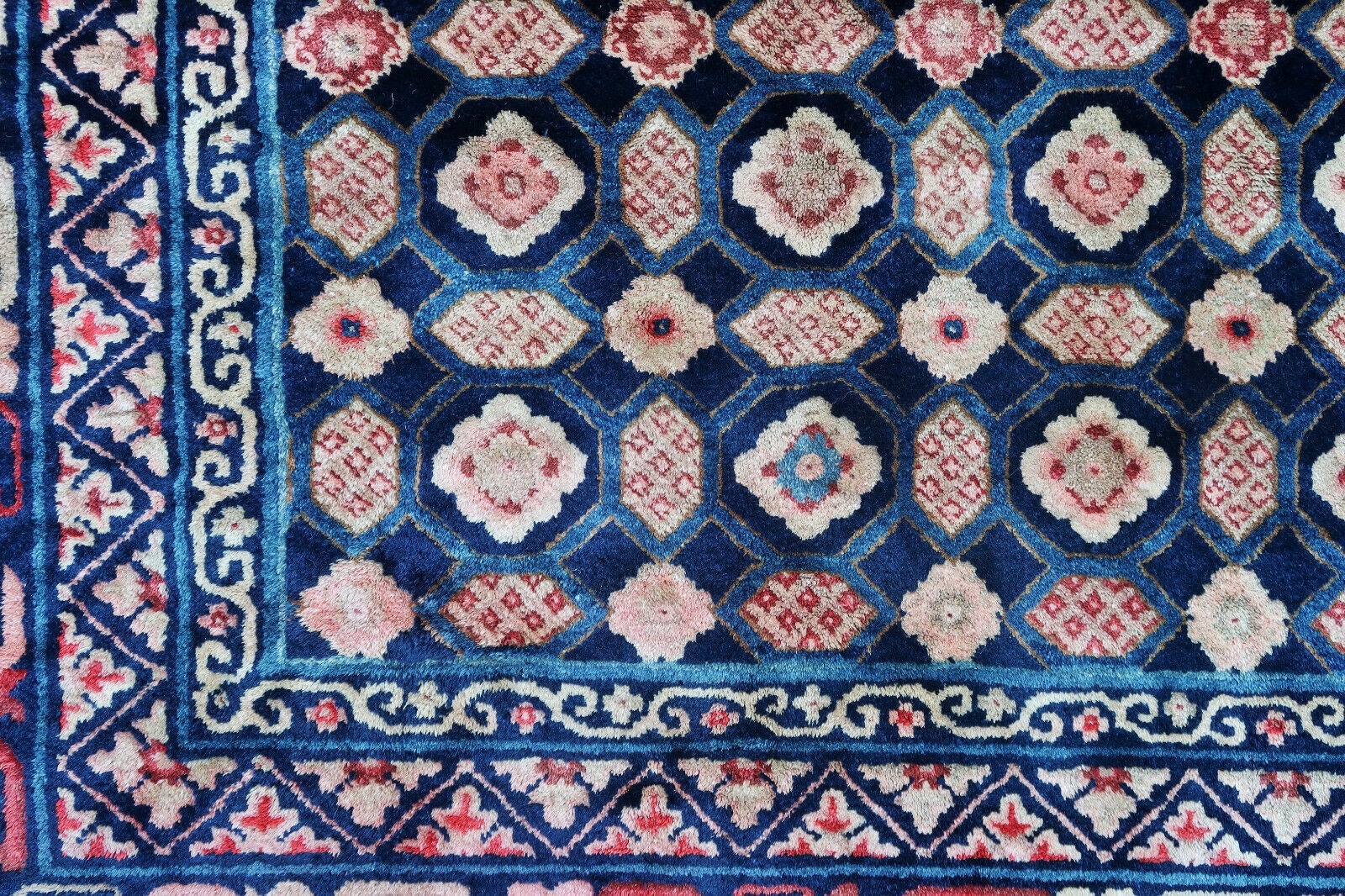 Chinese rug 1900 205 X 137 cm