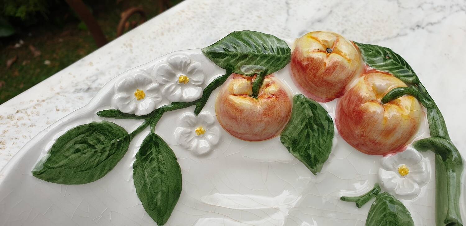 Fruit dish in apple slip