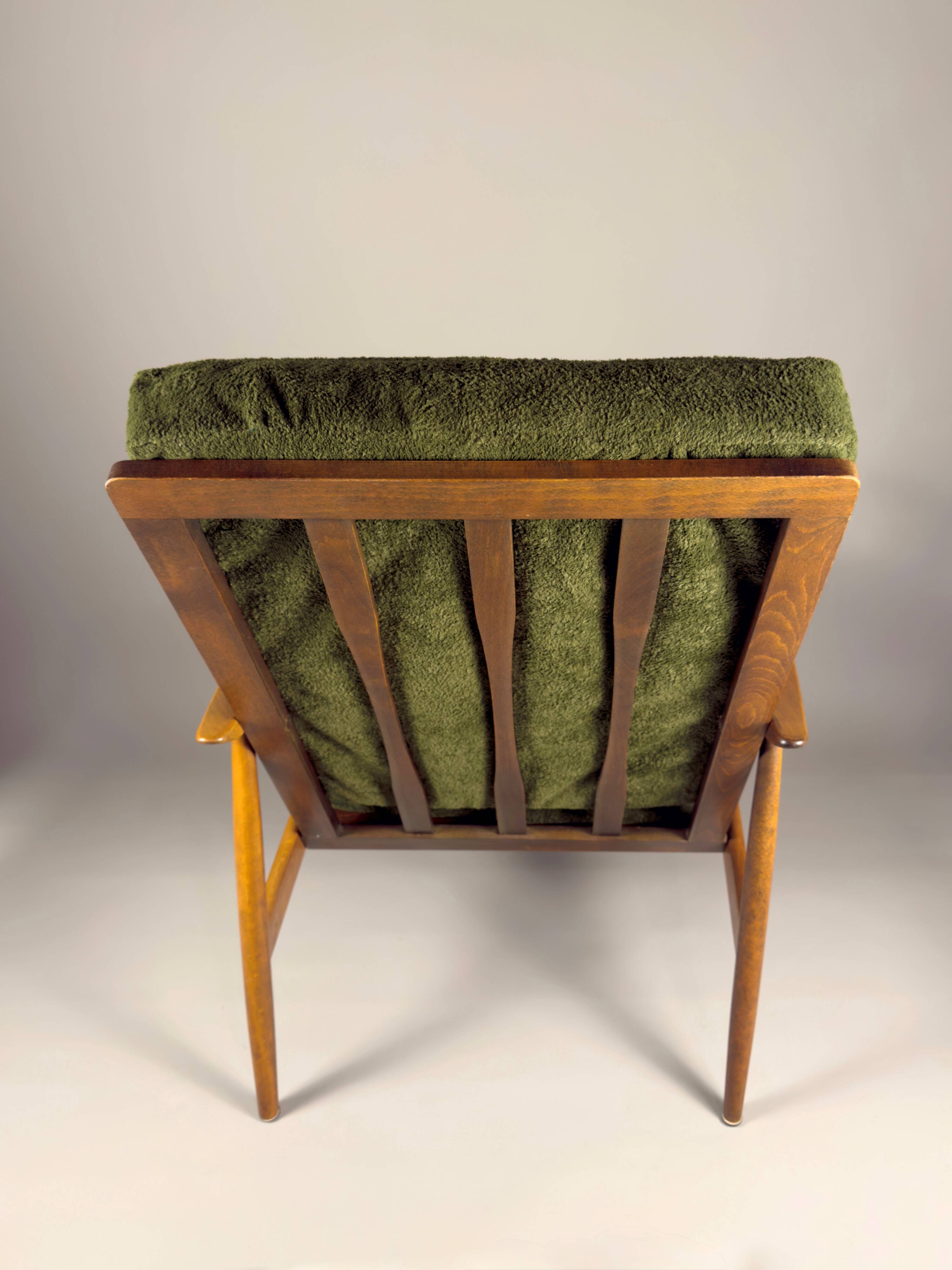 Fauteuil scandinave – revêtement vert, bois de hêtre, vintage