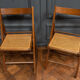Suite de 11 chaises pliantes avec cannage 1980 entourage bois