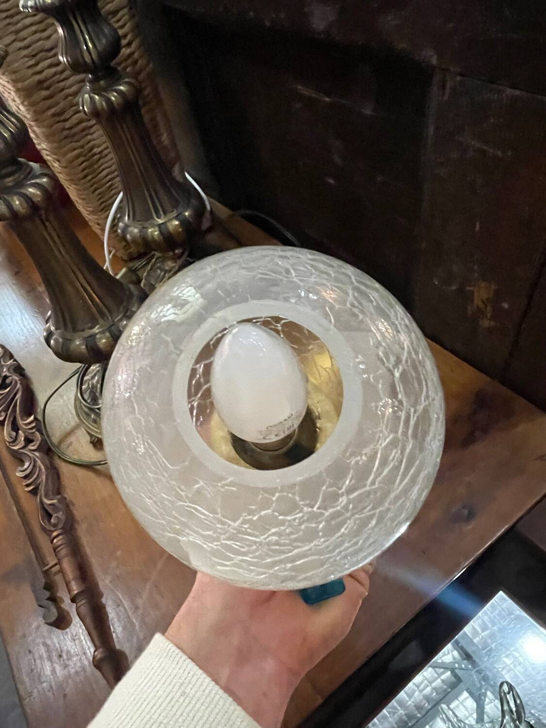 Vintage wall light in gilded bronze with a cracked glass globe.