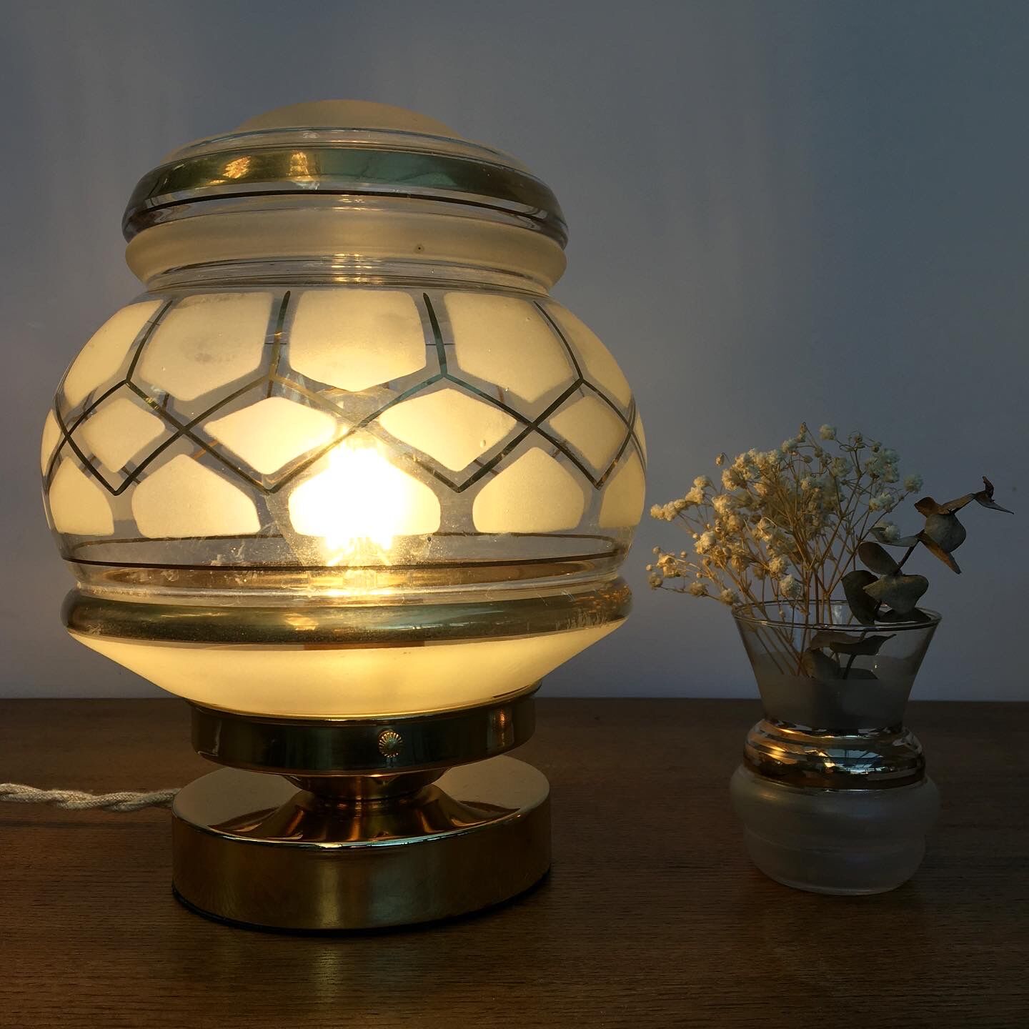 Vintage art deco globe table lamp