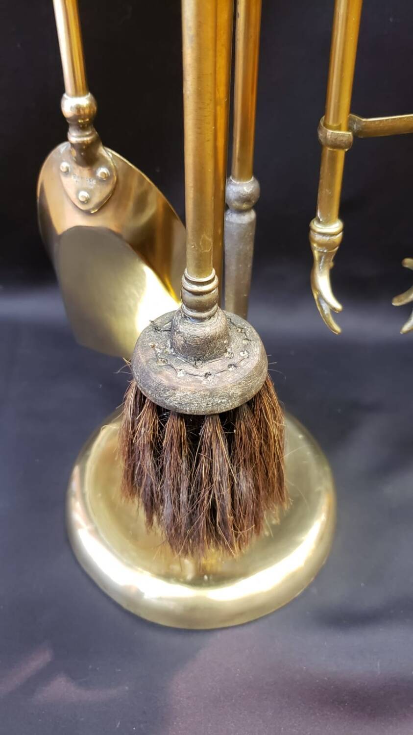 Brass fireplace set with 4 accessories.