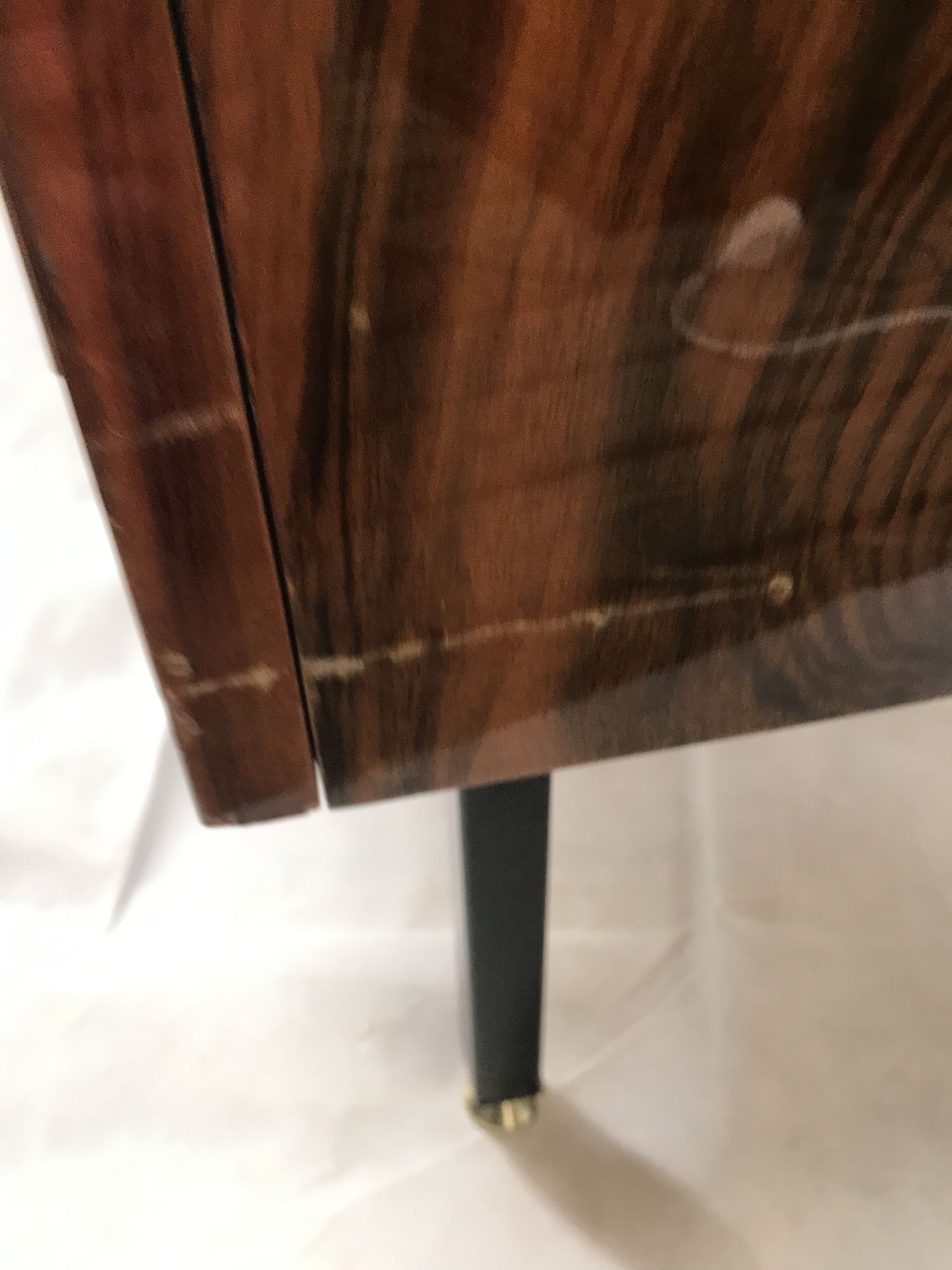 Lacquered 3-drawer chest with rosewood veneer.