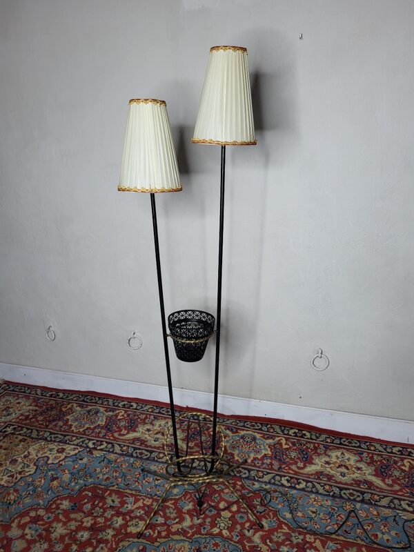 Lampadaire porte revue en fer forgé vintage