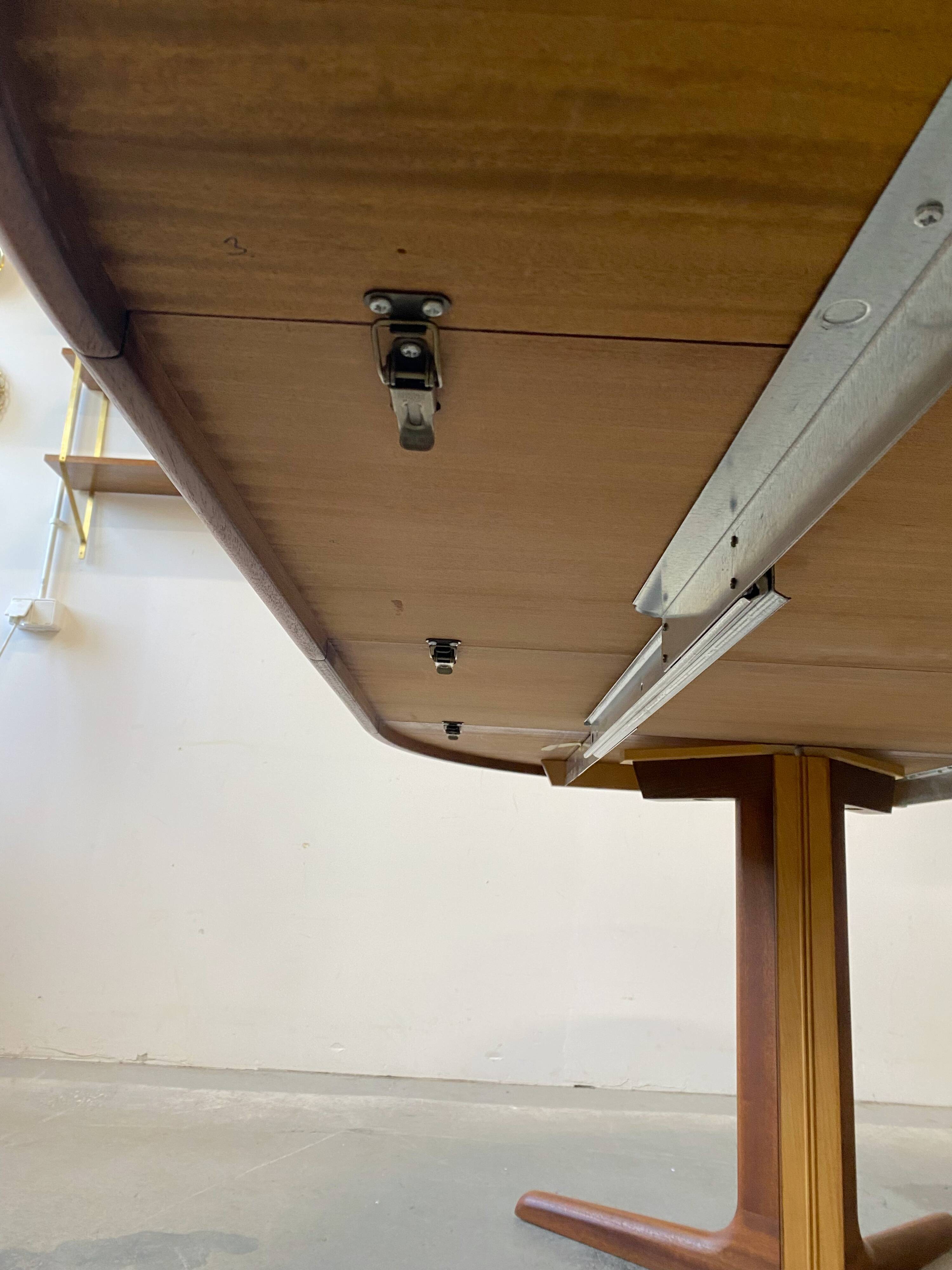 Round Extendable Table, Denmark 1960s/1970s, Mid-C, Vintage