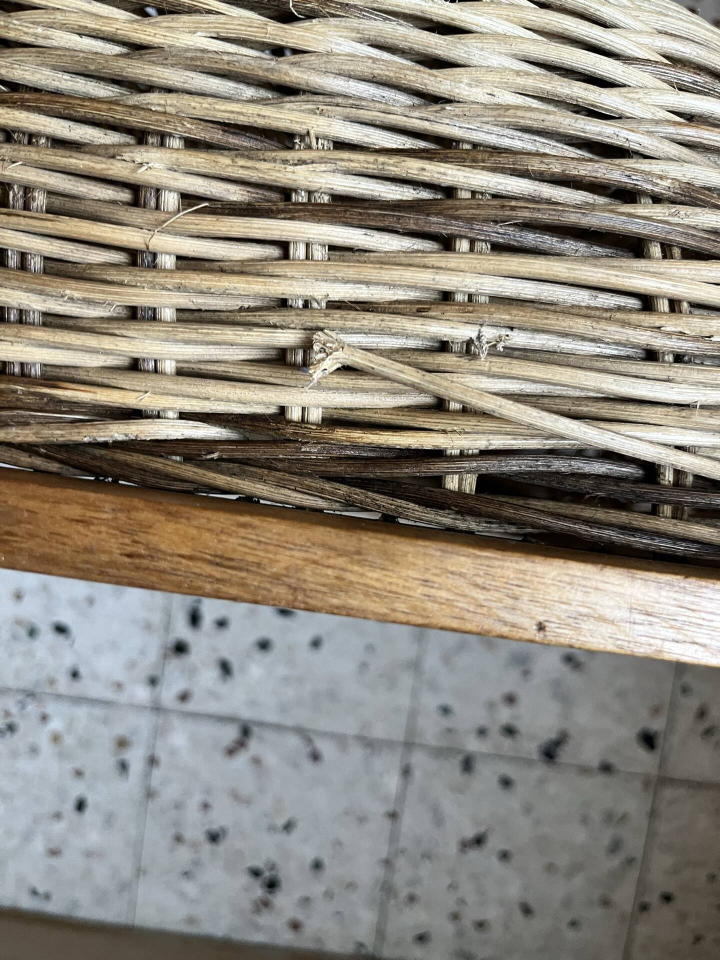 Panier en osier et bois 