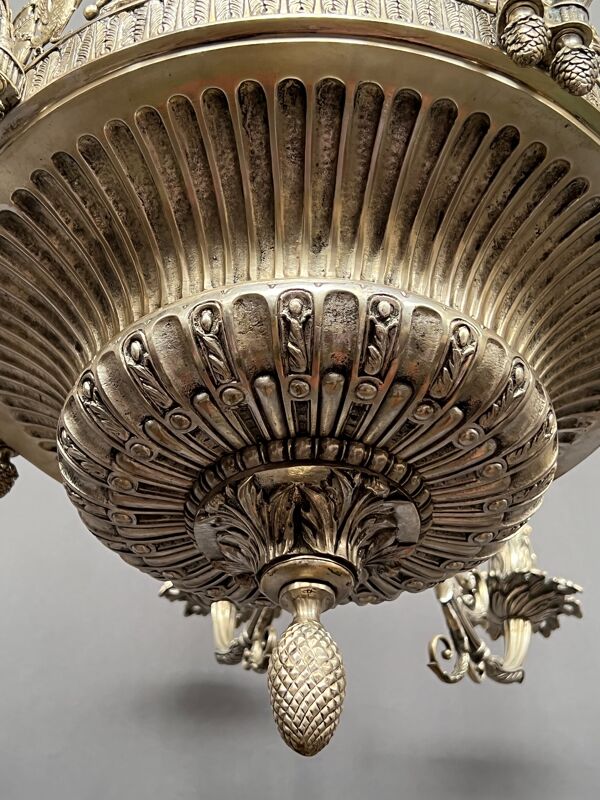Grand lustre ancien rare en bronze massif argenté de style Empire 12 points lumineux.