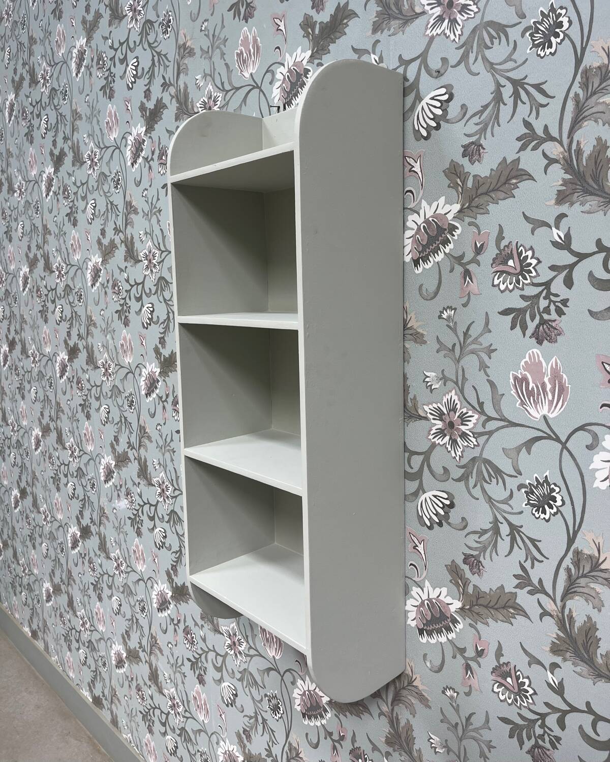 70s vertical shelf to hang